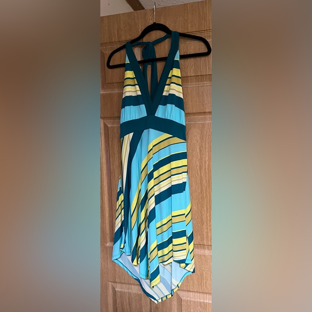 Beautiful, backless halter dress❣️